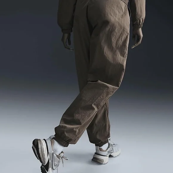 Nike Women's Sportswear Classic Woven Mid-Rise Jogger Pants - Picture 3 of 11